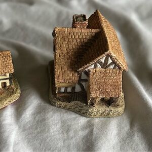 David Winter Shirehall Figurine set of 3